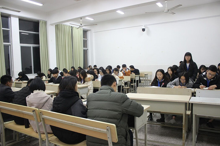 干部对本学期部门工作作总结.jpg