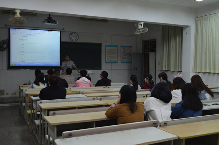 0409 投稿照片-商学院-商学院召开精品活动之营销策划大赛培训会1.JPG