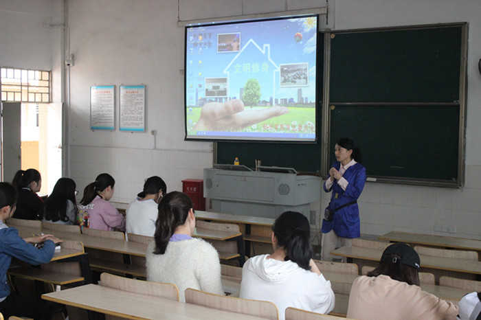 0420 投稿照片-商学院-商学院会计系、经济系召开2018届毕业论文中期检查会1.JPG