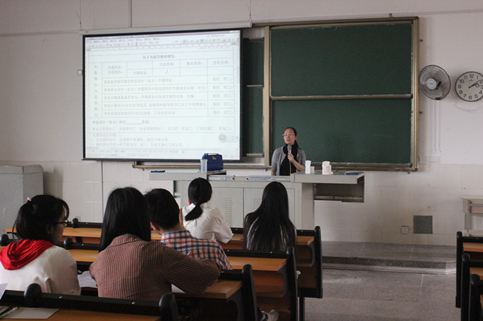 0420 投稿照片-商学院-商学院会计系、经济系召开2018届毕业论文中期检查会3.JPG