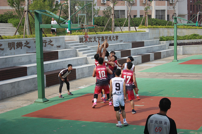 0514 投稿照片-商学院-球王争霸，谁夺天下——阳光学院第二届“耀阳杯”男篮决赛1.JPG